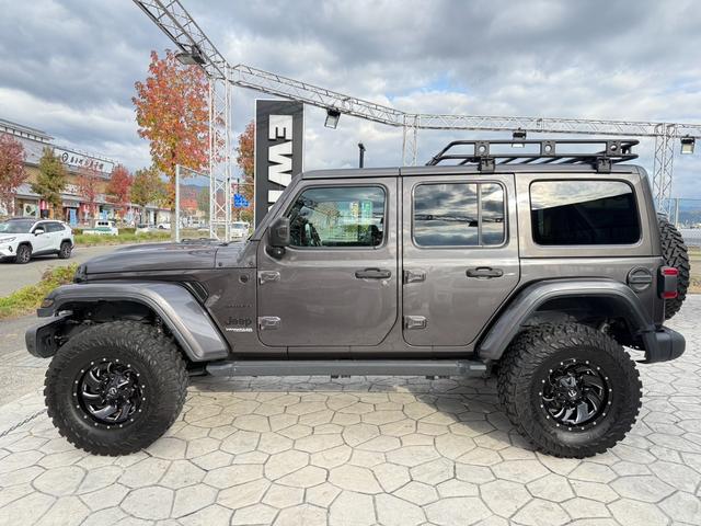 ジープ・ラングラーアンリミテッド サハラ　ＦＯＸ足廻り　ＷＨＡ－Ｃ電動ステップ　ＷＨＡ－Ｃワイドボディ　ルビコングリル（3枚目）