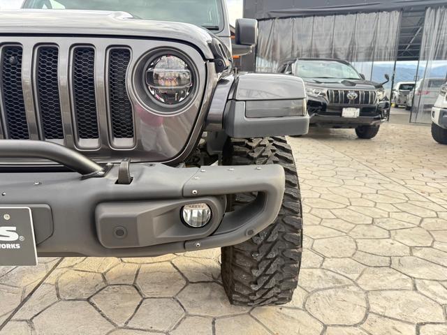 ジープ・ラングラーアンリミテッド サハラ　ＦＯＸ足廻り　ＷＨＡ－Ｃ電動ステップ　ＷＨＡ－Ｃワイドボディ　ルビコングリル（10枚目）