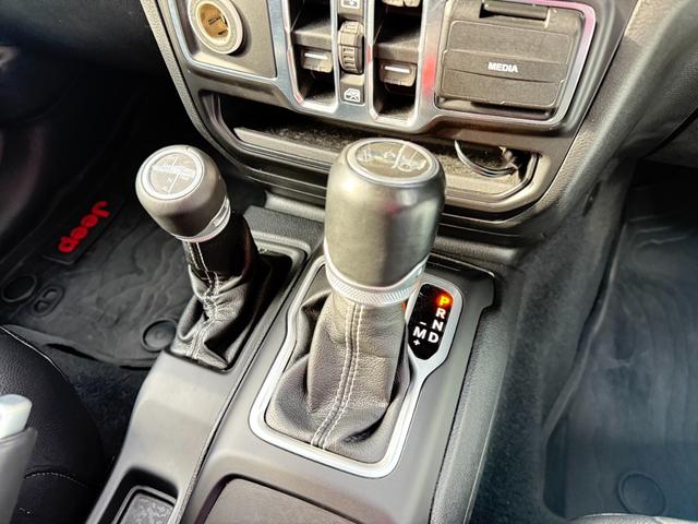 ジープ・ラングラーアンリミテッド サハラ　ＦＯＸ足廻り　ＷＨＡ－Ｃ電動ステップ　ＷＨＡ－Ｃワイドボディ　ルビコングリル（16枚目）