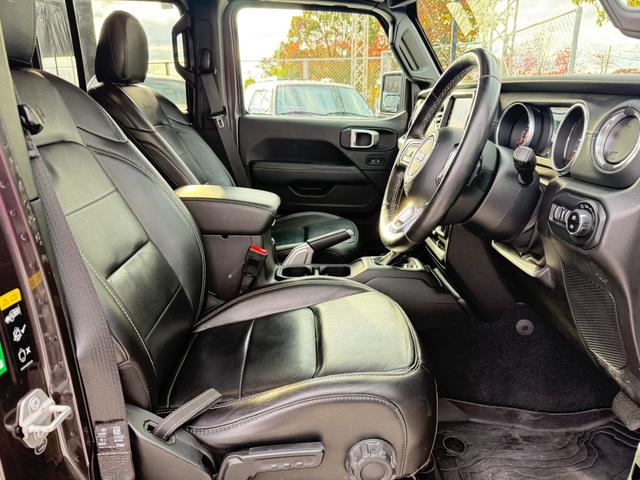 ジープ・ラングラーアンリミテッド サハラ　ＦＯＸ足廻り　ＷＨＡ－Ｃ電動ステップ　ＷＨＡ－Ｃワイドボディ　ルビコングリル（21枚目）