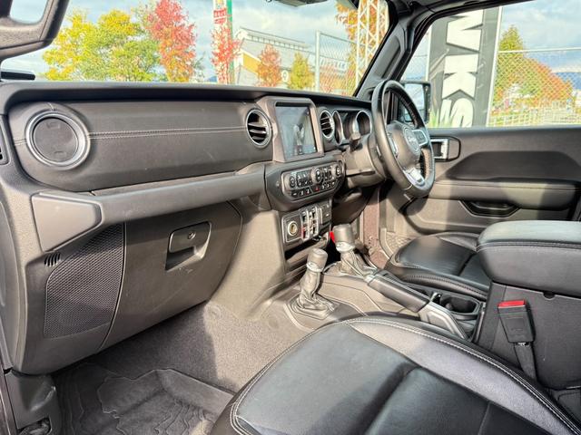 ジープ・ラングラーアンリミテッド サハラ　ＦＯＸ足廻り　ＷＨＡ－Ｃ電動ステップ　ＷＨＡ－Ｃワイドボディ　ルビコングリル（26枚目）