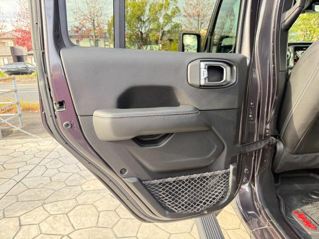 ジープ・ラングラーアンリミテッド サハラ　ＦＯＸ足廻り　ＷＨＡ－Ｃ電動ステップ　ＷＨＡ－Ｃワイドボディ　ルビコングリル（31枚目）