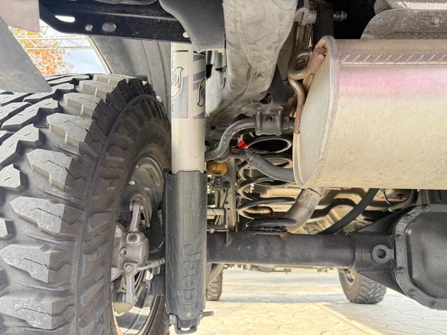 ジープ・ラングラーアンリミテッド サハラ　ＦＯＸ足廻り　ＷＨＡ－Ｃ電動ステップ　ＷＨＡ－Ｃワイドボディ　ルビコングリル（41枚目）