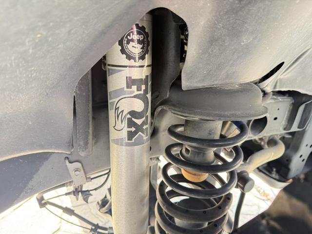 ジープ・ラングラーアンリミテッド サハラ　ＦＯＸ足廻り　ＷＨＡ－Ｃ電動ステップ　ＷＨＡ－Ｃワイドボディ　ルビコングリル（43枚目）