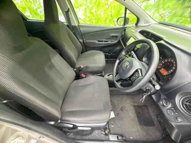 ヴィッツ Ｆ　新品タイヤ／純正　ＳＤナビ／衝突安全装置／ドライブレコーダー　前後／Ｂｌｕｅｔｏｏｔｈ接続／ＥＴＣ／ＥＢＤ付ＡＢＳ／バックモニター／地上波デジタルチューナー／エアバッグ　運転席／エアバッグ　助手席（4枚目）