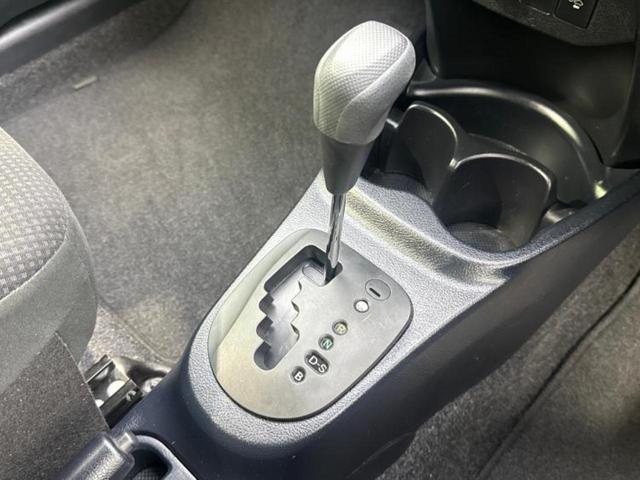 ヴィッツ Ｆ　新品タイヤ／純正　ＳＤナビ／衝突安全装置／ドライブレコーダー　前後／Ｂｌｕｅｔｏｏｔｈ接続／ＥＴＣ／ＥＢＤ付ＡＢＳ／バックモニター／地上波デジタルチューナー／エアバッグ　運転席／エアバッグ　助手席（18枚目）