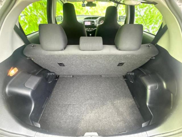 ヴィッツ Ｆ　新品タイヤ／純正　ＳＤナビ／衝突安全装置／ドライブレコーダー　前後／Ｂｌｕｅｔｏｏｔｈ接続／ＥＴＣ／ＥＢＤ付ＡＢＳ／バックモニター／地上波デジタルチューナー／エアバッグ　運転席／エアバッグ　助手席（19枚目）