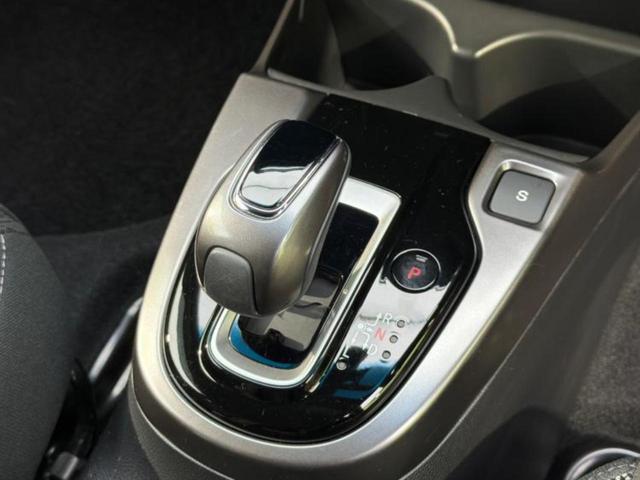 フィットハイブリッド ハイブリッド・Sホンダセンシング 新品タイヤ/純正エアロ/純正 SDナビ/ヘッドランプ LED/ETC/EBD付ABS/横滑り防止装置/アイドリングストップ/フルセグTV/エアバッグ 運転席/エアバッグ 助手席/エアバッグ サイド(17枚目)