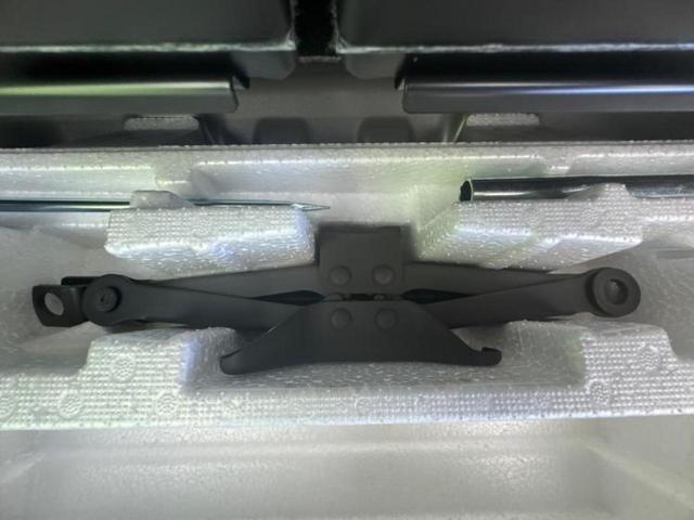 スペーシアカスタム ハイブリッドXSターボ 新品タイヤ/保証書/純正 9インチ SDナビ/セーフティサポート(スズキ)/両側電動スライドドア/シートヒーター/全方位モニター用カメラ/シート ハーフレザー/ヘッドランプ LED/USBジャック(25枚目)