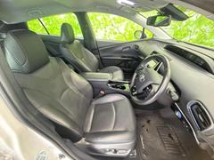 「この車の写真をもっと見たい」「状態が気になる」「この装備はついている？」どんな小さな疑問でもお気軽にお問い合わせください！ 4