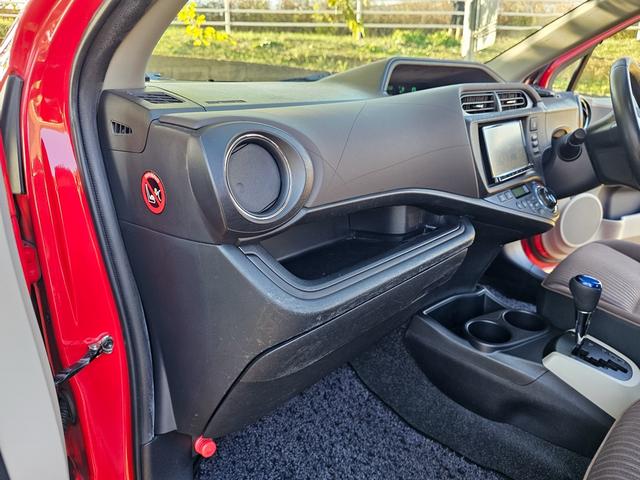 アクア G 社外15インチアルミホイール 社外メモリーナビ フルLED化 フルセグTV Bluetooth CD/DVD スマートキー プッシュスタート オートエアコン オートライト(53枚目)