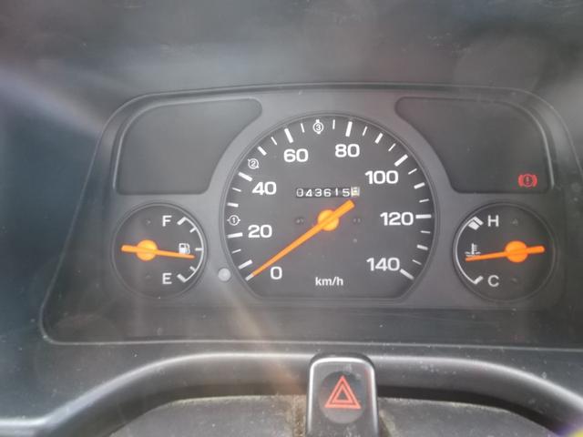 サンバートラック ＴＢ　５速マニュアル　４ＷＤ（3枚目）