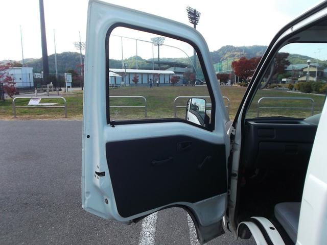 サンバートラック ＴＢ　５速マニュアル　４ＷＤ（28枚目）