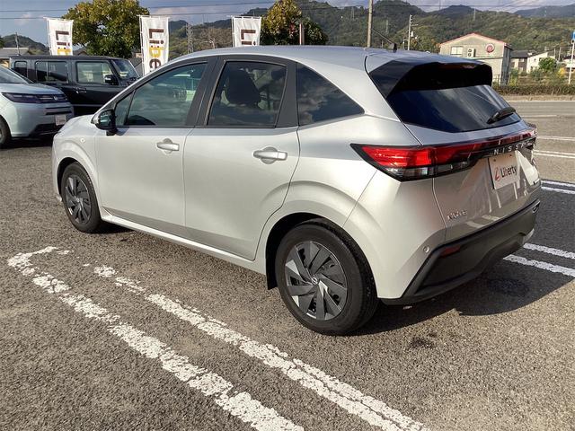 ノート Ｓ　クリアランスソナー　衝突被害軽減システム　オートマチックハイビーム　オートライト　スマートキー　電動格納ミラー　ＣＶＴ　盗難防止システム　衝突安全ボディ　ＡＢＳ　ＥＳＣ　ＣＤ　ＵＳＢ（12枚目）