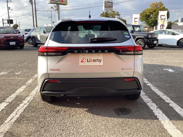 ノート Ｓ　クリアランスソナー　衝突被害軽減システム　オートマチックハイビーム　オートライト　スマートキー　電動格納ミラー　ＣＶＴ　盗難防止システム　衝突安全ボディ　ＡＢＳ　ＥＳＣ　ＣＤ　ＵＳＢ（13枚目）