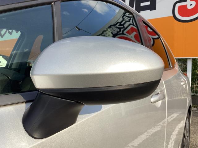 ノート Ｓ　クリアランスソナー　衝突被害軽減システム　オートマチックハイビーム　オートライト　スマートキー　電動格納ミラー　ＣＶＴ　盗難防止システム　衝突安全ボディ　ＡＢＳ　ＥＳＣ　ＣＤ　ＵＳＢ（19枚目）