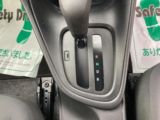 必ず使用するシフトレバー。確りと確認したいですね。