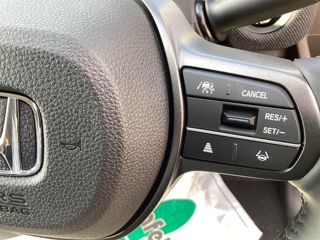 【ハンドルボタン】目線を大きくそらすことなくボタンの操作を行うことができるので、安全にも配慮できますね。