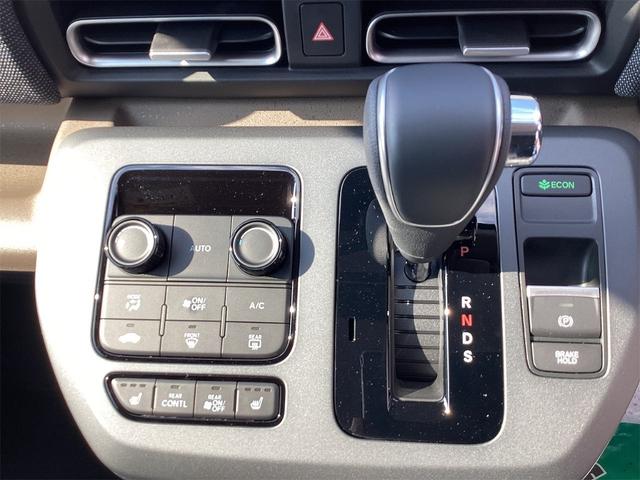 発進時や後退時に必ず操作するレバーです。操作のしやすさが肝になってきます。ぜひ一度体感してください。