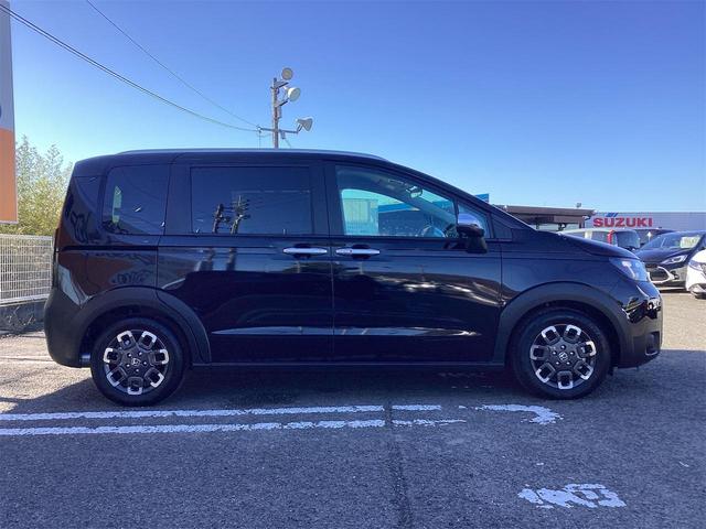 フリード e:HEVクロスター ブラインドスポットモニター オートクルーズコントロール レーンアシスト 衝突被害軽減システム 両側電動スライドドア オートライト LEDヘッドランプ スマートキー 電動格納ミラー シートヒーター(11枚目)