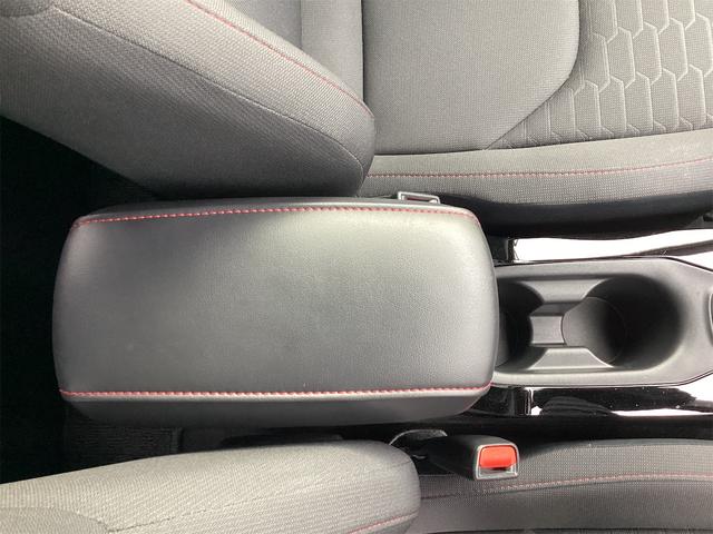 トヨタ カローラスポーツ 13枚目