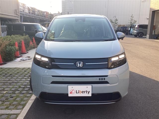 フリード エアー EX クリアランスソナー オートクルーズコントロール 両側スライドドア LEDヘッドランプ スマートキー CVT アルミホイール 盗難防止システム 衝突安全ボディ ABS ESC エアコン(6枚目)