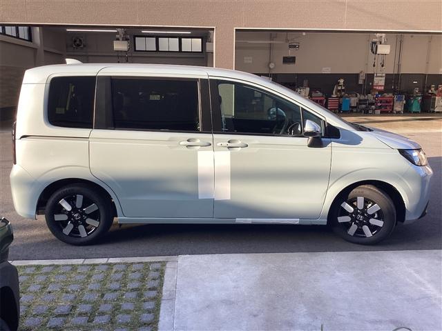 フリード エアー EX クリアランスソナー オートクルーズコントロール 両側スライドドア LEDヘッドランプ スマートキー CVT アルミホイール 盗難防止システム 衝突安全ボディ ABS ESC エアコン(8枚目)