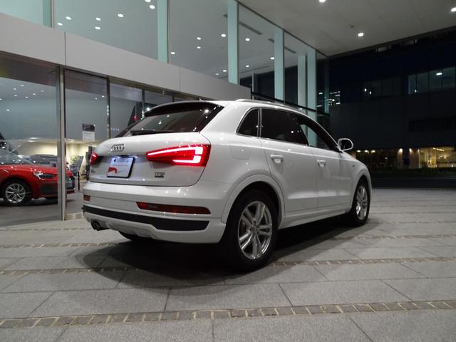 Ｑ３ ２．０ＴＦＳＩクワトロ１８０ＰＳ　認定中古車　禁煙車　修復歴無　ワンオーナー　カーボンルーフラッピング　Ｓラインパッケージ　オートテールゲート　ＬＥＤヘッドライト　サイドアシスト　レーンアシスト　バックモニター　ＣＤ　ＴＶ　ＤＶＤ（8枚目）