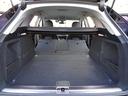 ■ラゲッジルーム　大容量のラゲッジルームはそのままでも実用に申し分ない広さを確保してありますが、リアシートを倒すと広大なカーゴスペースとなり、様々なライフシーンで活躍してくれます。