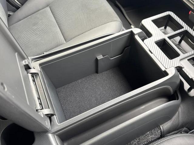 ハイエースバン ロングスーパーGLダークプライム2 保証書/衝突安全装置/両側電動スライドドア/車線逸脱防止支援システム/シート ハーフレザー/ETC/EBD付ABS/横滑り防止装置/エアバッグ 運転席/エアバッグ 助手席/MTモード付き ワンオーナー(30枚目)