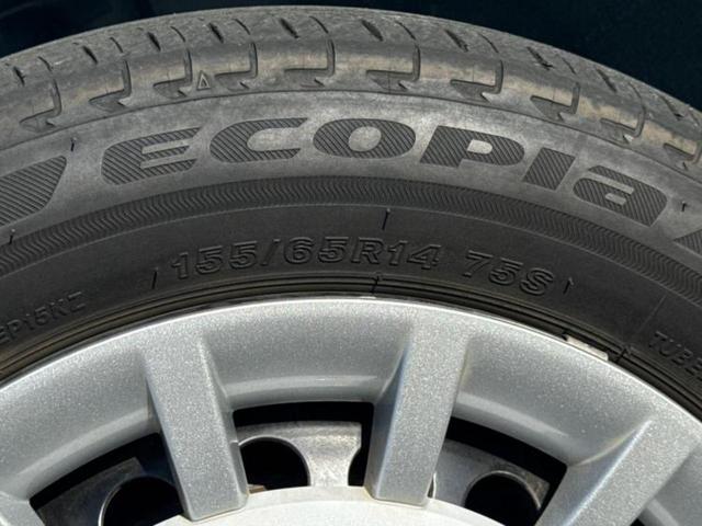 WECARSの展示場では実際に見て、触ってお車をお選びいただけます!知識の豊富な営業スタッフが様々なカーライフをご提案いたします!