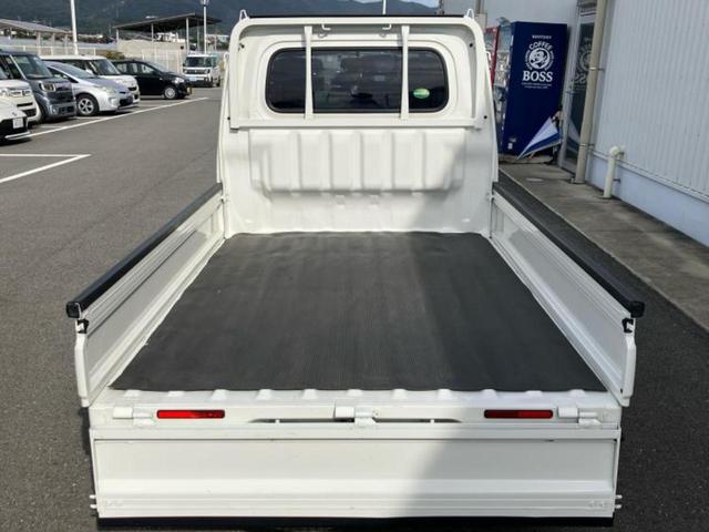 ハイゼットトラック スタンダード　新品タイヤ／エアバッグ　運転席／エアバッグ　助手席／衝突安全ボディ／パワーステアリング／マニュアルエアコン／ユーザー買取車／最大積載量３５０ｋｇ／デュアルエアバッグ／アクセサリーソケット／間欠ワイパー（6枚目）