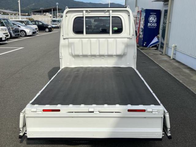 ハイゼットトラック スタンダード　新品タイヤ／エアバッグ　運転席／エアバッグ　助手席／衝突安全ボディ／パワーステアリング／マニュアルエアコン／ユーザー買取車／最大積載量３５０ｋｇ／デュアルエアバッグ／アクセサリーソケット／間欠ワイパー（7枚目）
