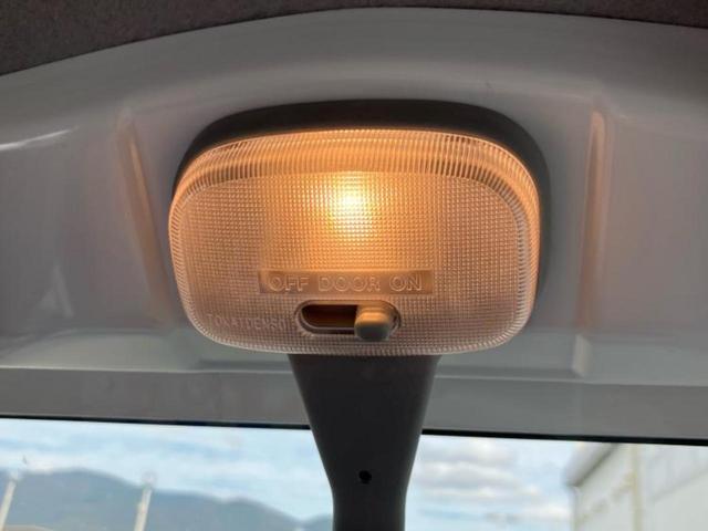 ハイゼットトラック スタンダード　新品タイヤ／エアバッグ　運転席／エアバッグ　助手席／衝突安全ボディ／パワーステアリング／マニュアルエアコン／ユーザー買取車／最大積載量３５０ｋｇ／デュアルエアバッグ／アクセサリーソケット／間欠ワイパー（9枚目）