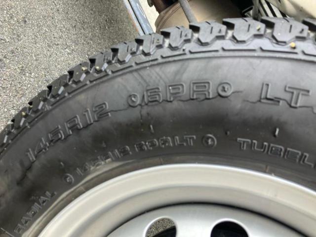 ハイゼットトラック スタンダード　新品タイヤ／エアバッグ　運転席／エアバッグ　助手席／衝突安全ボディ／パワーステアリング／マニュアルエアコン／ユーザー買取車／最大積載量３５０ｋｇ／デュアルエアバッグ／アクセサリーソケット／間欠ワイパー（37枚目）