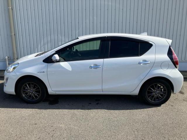 アクア Sスタイルブラック 新品タイヤ/保証書/純正 SDナビ/衝突安全装置/車線逸脱防止支援システム/ヘッドランプ LED/ETC/EBD付ABS/横滑り防止装置/アイドリングストップ/フルセグTV/エアバッグ 運転席 記録簿(2枚目)