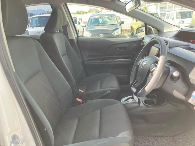 アクア Sスタイルブラック 新品タイヤ/保証書/純正 SDナビ/衝突安全装置/車線逸脱防止支援システム/ヘッドランプ LED/ETC/EBD付ABS/横滑り防止装置/アイドリングストップ/フルセグTV/エアバッグ 運転席 記録簿(4枚目)