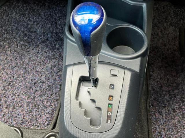 アクア Sスタイルブラック 新品タイヤ/保証書/純正 SDナビ/衝突安全装置/車線逸脱防止支援システム/ヘッドランプ LED/ETC/EBD付ABS/横滑り防止装置/アイドリングストップ/フルセグTV/エアバッグ 運転席 記録簿(16枚目)