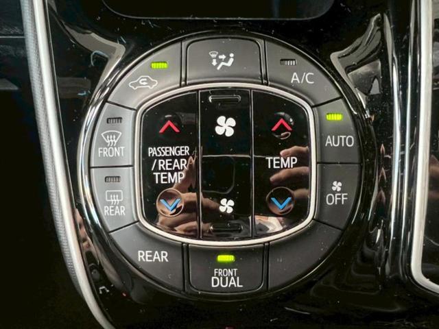 ヴォクシー ZSキラメキ 純正 9インチ SDナビ/トヨタセーフティセンス/両側電動スライドドア/車線逸脱防止支援システム/ドライブレコーダー 社外/ヘッドランプ LED/Bluetooth接続/ETC2.0 バックカメラ(15枚目)