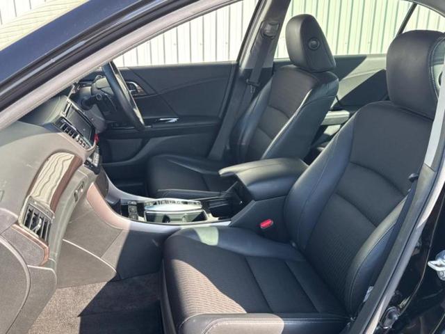 アコードハイブリッド EX 新品タイヤ/純正 SDナビ/衝突安全装置/シートヒーター/車線逸脱防止支援システム/ETC/EBD付ABS/横滑り防止装置/アイドリングストップ/バックモニター/フルセグTV/DVD バックカメラ(6枚目)