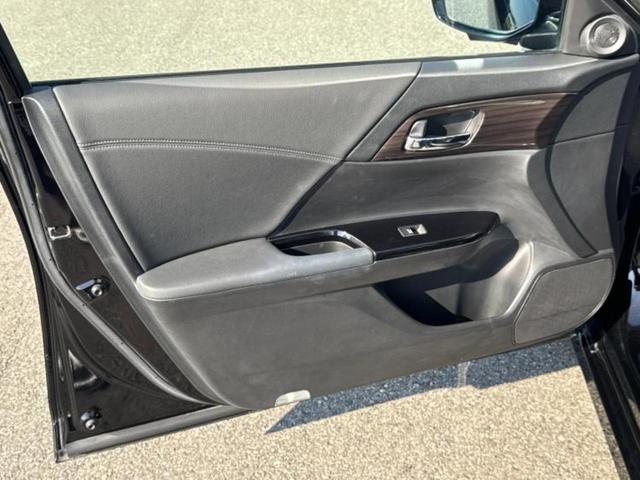 アコードハイブリッド EX 新品タイヤ/純正 SDナビ/衝突安全装置/シートヒーター/車線逸脱防止支援システム/ETC/EBD付ABS/横滑り防止装置/アイドリングストップ/バックモニター/フルセグTV/DVD バックカメラ(21枚目)