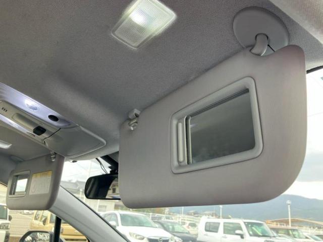 プリウス Sツーリングセレクション 新品タイヤ/純正 9インチ SDナビ/シートヒーター/シート 合皮/ヘッドランプ LED/ETC/EBD付ABS/横滑り防止装置/アイドリングストップ/フルセグTV/エアバッグ 運転席 記録簿(16枚目)