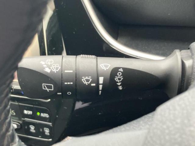 プリウス Sツーリングセレクション 新品タイヤ/純正 9インチ SDナビ/シートヒーター/シート 合皮/ヘッドランプ LED/ETC/EBD付ABS/横滑り防止装置/アイドリングストップ/フルセグTV/エアバッグ 運転席 記録簿(33枚目)