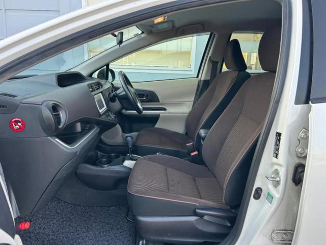 アクア Ｇ　新品タイヤ／純正　ＳＤナビ／シートヒーター　前席／ＥＴＣ／ＥＢＤ付ＡＢＳ／横滑り防止装置／アイドリングストップ／バックモニター／ワンセグＴＶ／エアバッグ　運転席／エアバッグ　助手席／衝突安全ボディ（5枚目）