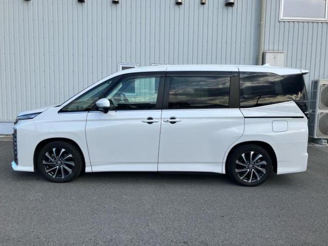 ヴォクシー ハイブリッドＳ－Ｚ　新品タイヤ／ディスプレイオーディオ＋ナビ１０．５インチ／トヨタセーフティセンス／両側電動スライドドア／シートヒーター　前席／車線逸脱防止支援システム／シート　ハーフレザー／電動バックドア　バックカメラ（2枚目）