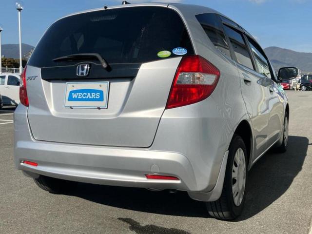 フィット １３Ｇ　新品タイヤ／純正　ナビ／ＥＴＣ／ＥＢＤ付ＡＢＳ／バックモニター／ワンセグＴＶ／エアバッグ　運転席／エアバッグ　助手席／衝突安全ボディ／パワーウインドウ／キーレスエントリー／パワーステアリング（3枚目）