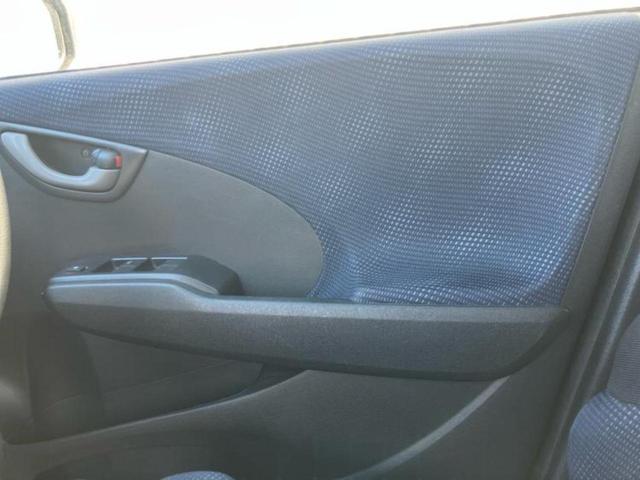 フィット １３Ｇ　新品タイヤ／純正　ナビ／ＥＴＣ／ＥＢＤ付ＡＢＳ／バックモニター／ワンセグＴＶ／エアバッグ　運転席／エアバッグ　助手席／衝突安全ボディ／パワーウインドウ／キーレスエントリー／パワーステアリング（4枚目）