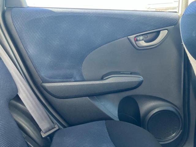 フィット １３Ｇ　新品タイヤ／純正　ナビ／ＥＴＣ／ＥＢＤ付ＡＢＳ／バックモニター／ワンセグＴＶ／エアバッグ　運転席／エアバッグ　助手席／衝突安全ボディ／パワーウインドウ／キーレスエントリー／パワーステアリング（7枚目）