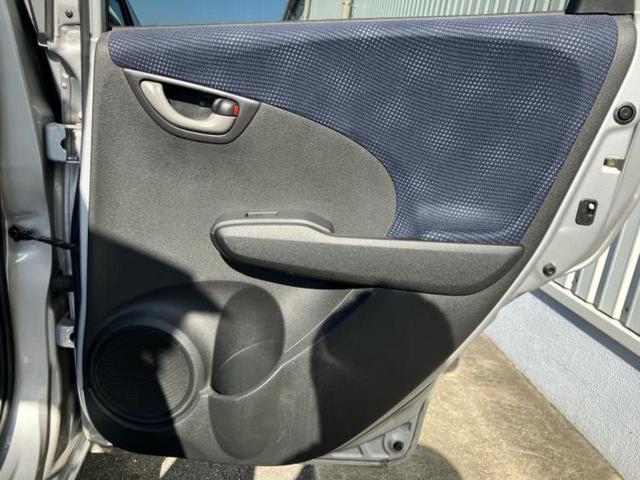 フィット １３Ｇ　新品タイヤ／純正　ナビ／ＥＴＣ／ＥＢＤ付ＡＢＳ／バックモニター／ワンセグＴＶ／エアバッグ　運転席／エアバッグ　助手席／衝突安全ボディ／パワーウインドウ／キーレスエントリー／パワーステアリング（21枚目）