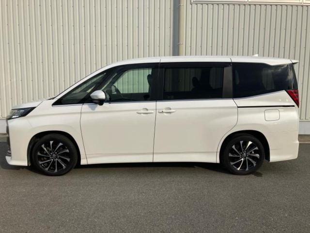 ノア ハイブリッドＳ－Ｚ　新品タイヤ／ディスプレイオーディオ＋ナビ１０．５インチ／フリップダウンモニター　純正　１４インチ／トヨタセーフティセンス／両側電動スライドドア／シートヒーター　前席　衝突被害軽減システム　バックカメラ（2枚目）